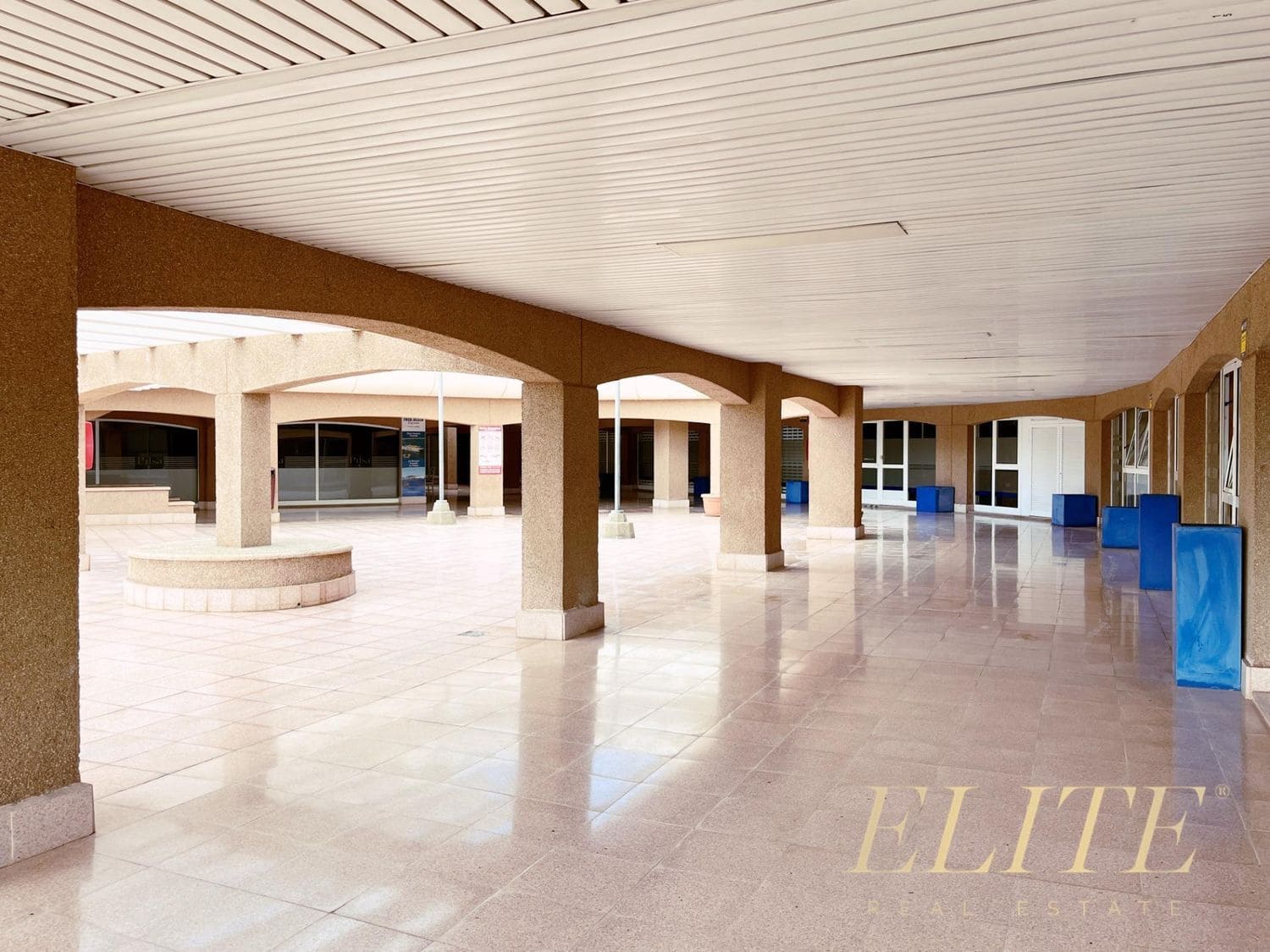 Commercial for rent in Sonneland - € 1,900 (Ref: 9586836)