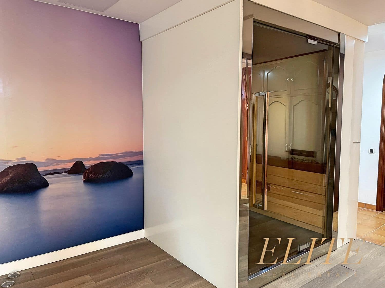 3 bedroom Villa for sale in Sonneland with pool garage - € 1,800,000 (Ref: 9586837)