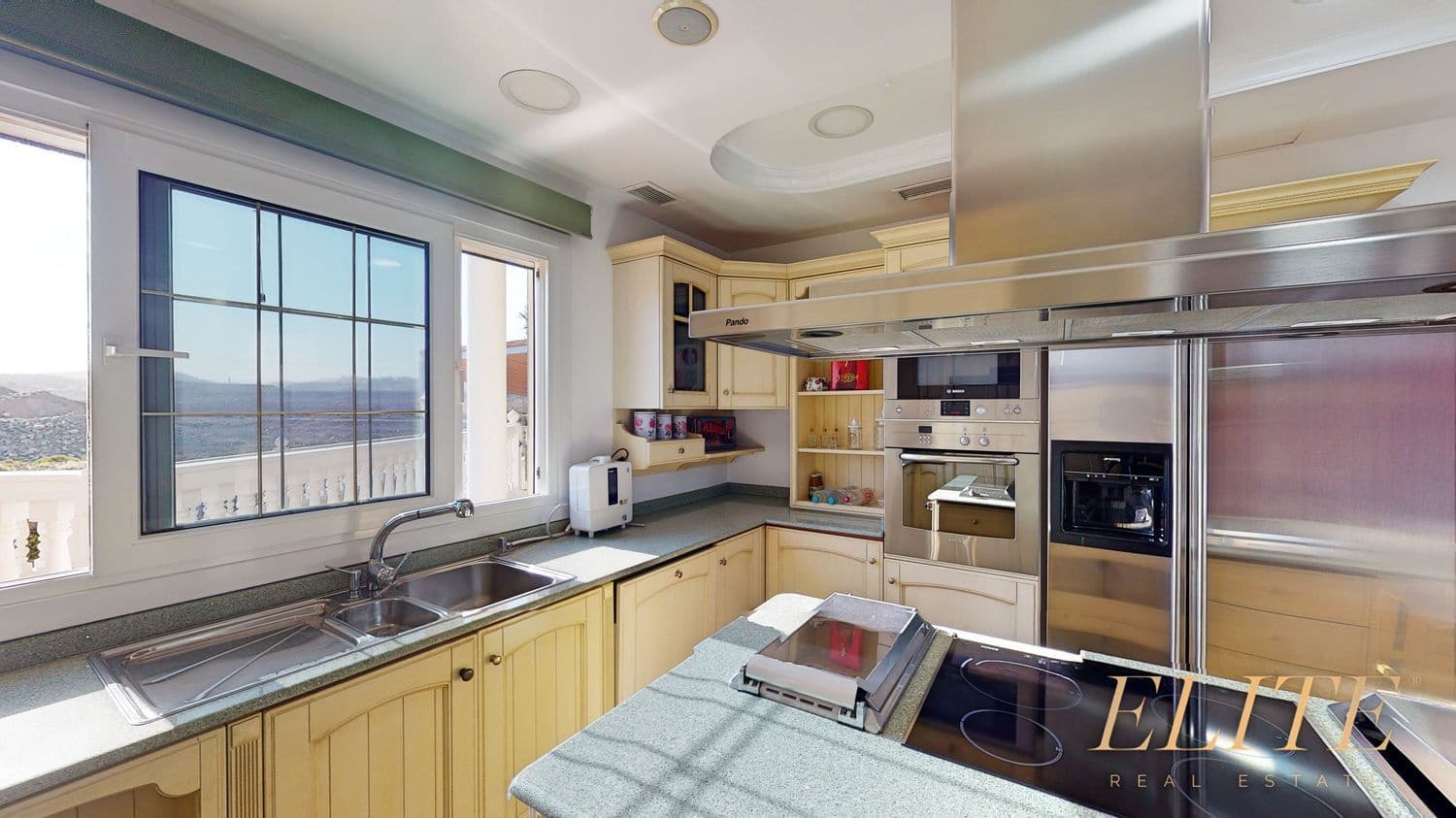 3 bedroom Villa for sale in Sonneland with pool garage - € 1,800,000 (Ref: 9586837)