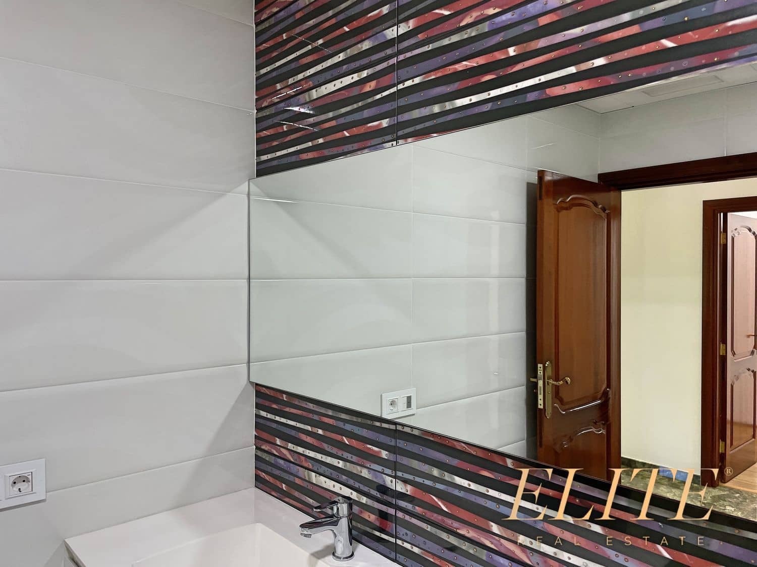 3 bedroom Villa for sale in Sonneland with pool garage - € 1,800,000 (Ref: 9586837)