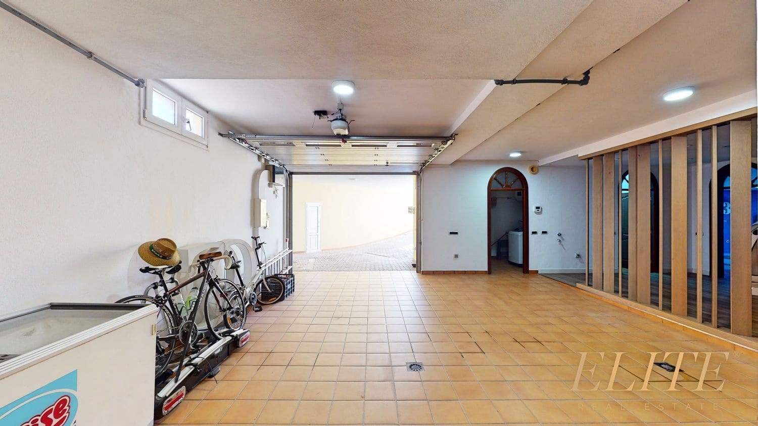 3 bedroom Villa for sale in Sonneland with pool garage - € 1,800,000 (Ref: 9586837)