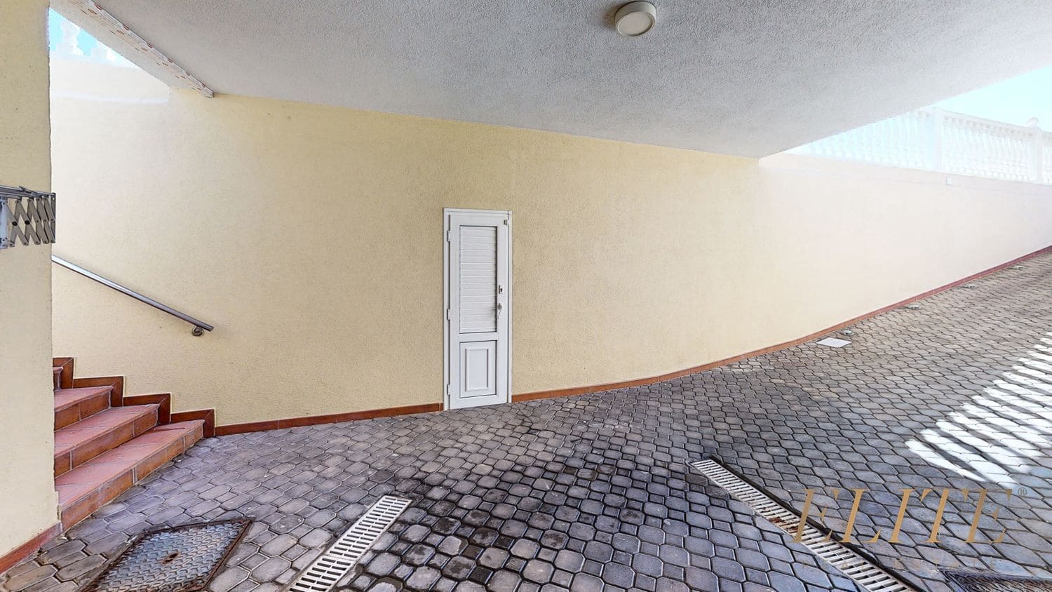 3 bedroom Villa for sale in Sonneland with pool garage - € 1,800,000 (Ref: 9586837)