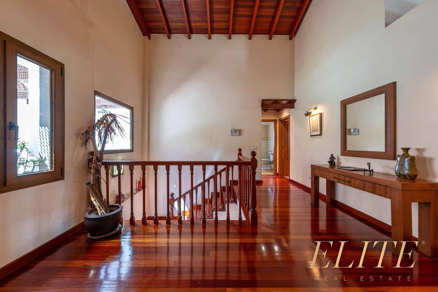 5 bedroom Villa for sale in Santa Brigida with pool garage - € 700,000 (Ref: 9586840)