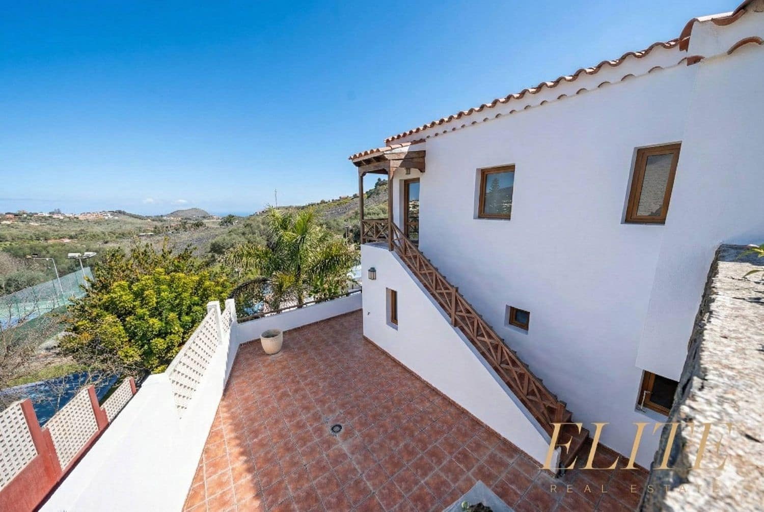 5 bedroom Villa for sale in Santa Brigida with pool garage - € 700,000 (Ref: 9586840)