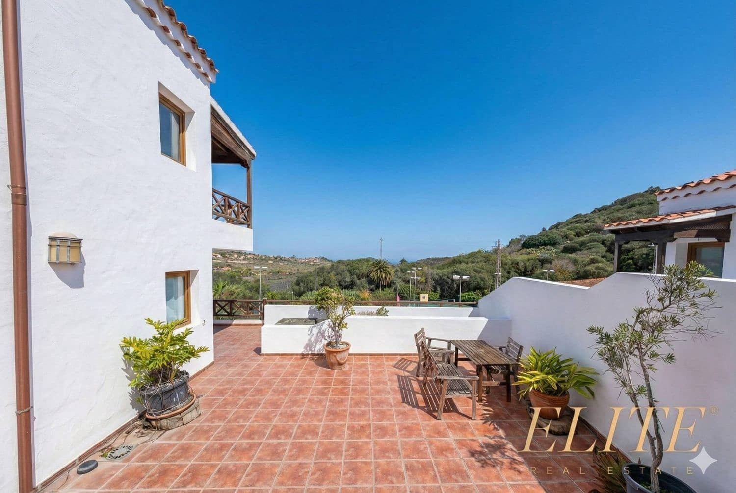 5 bedroom Villa for sale in Santa Brigida with pool garage - € 700,000 (Ref: 9586840)