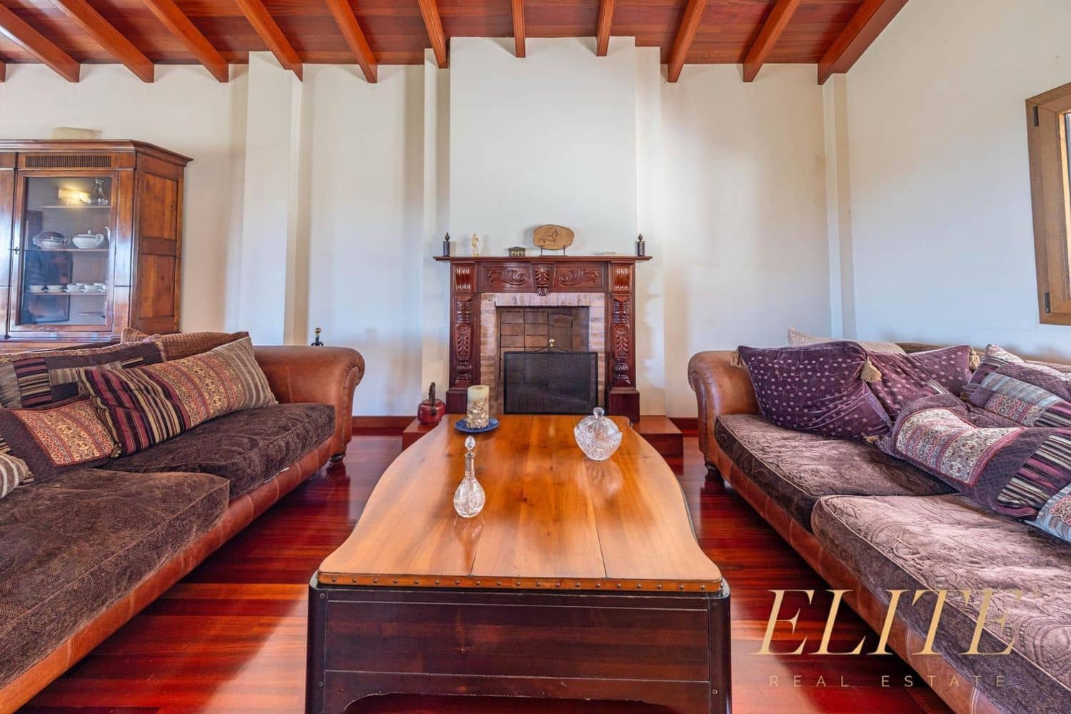 5 bedroom Villa for sale in Santa Brigida with pool garage - € 700,000 (Ref: 9586840)