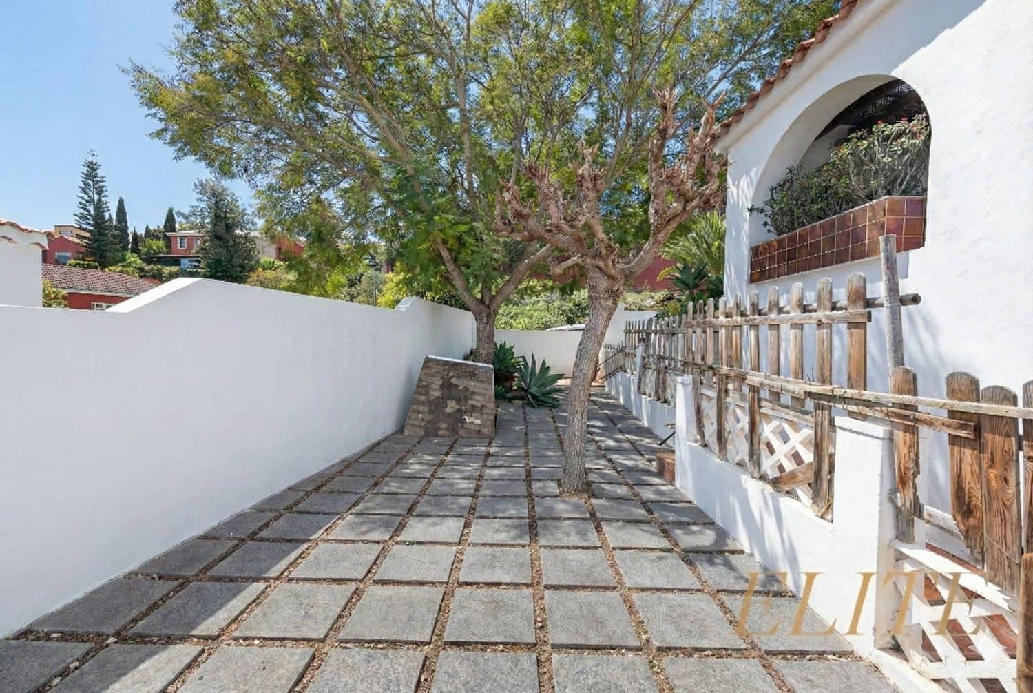 5 bedroom Villa for sale in Santa Brigida with pool garage - € 700,000 (Ref: 9586840)