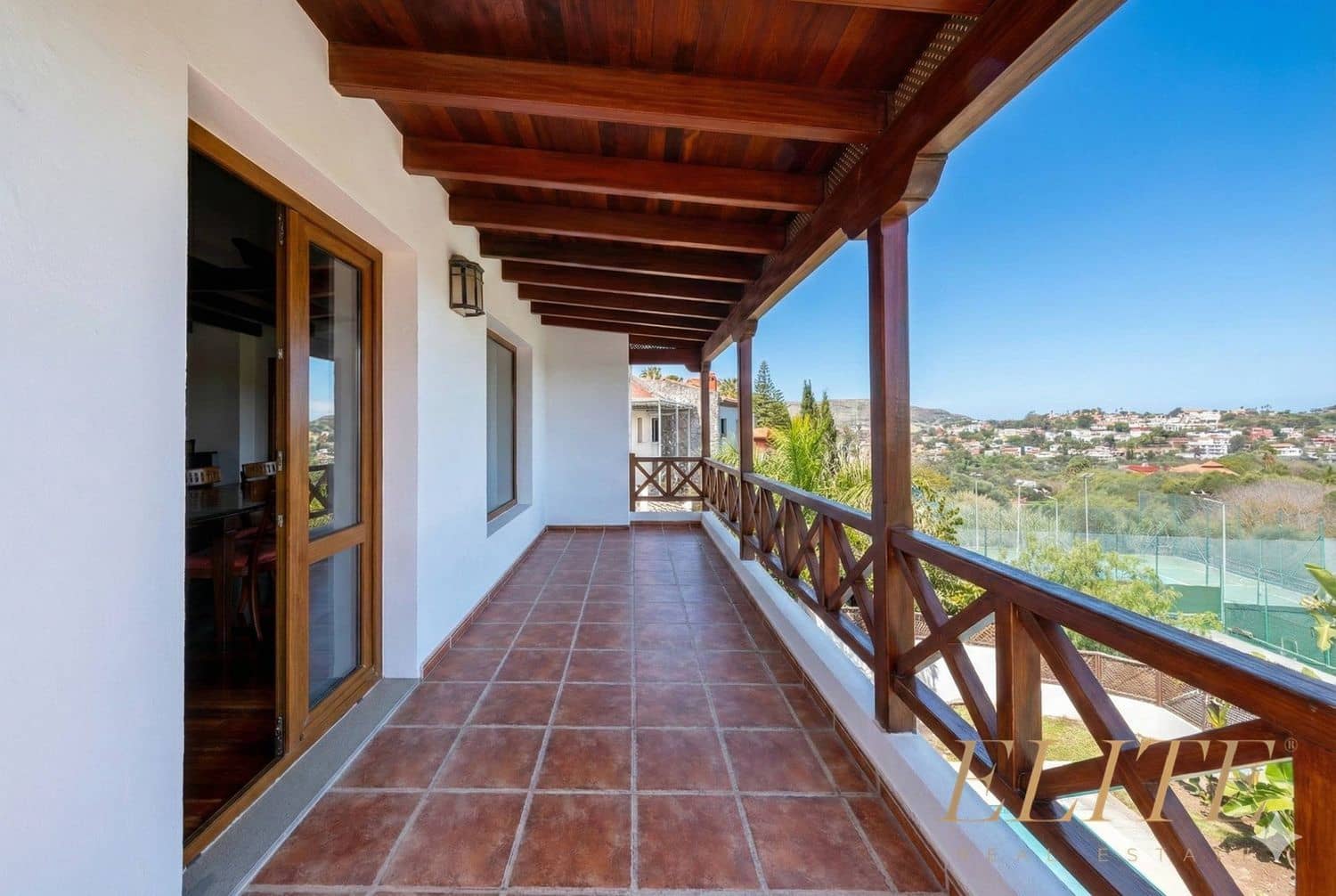 5 bedroom Villa for sale in Santa Brigida with pool garage - € 700,000 (Ref: 9586840)