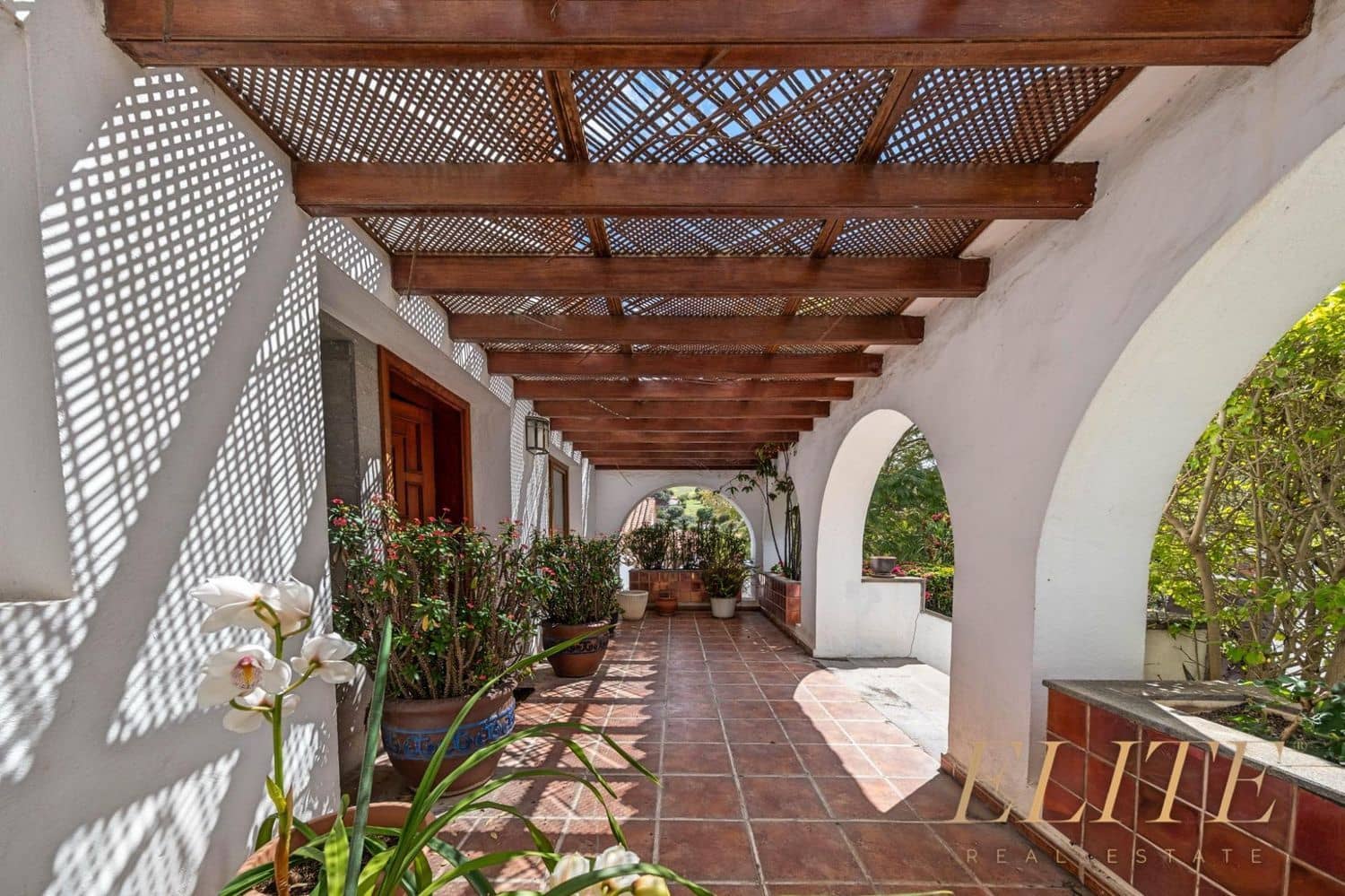 5 bedroom Villa for sale in Santa Brigida with pool garage - € 700,000 (Ref: 9586840)