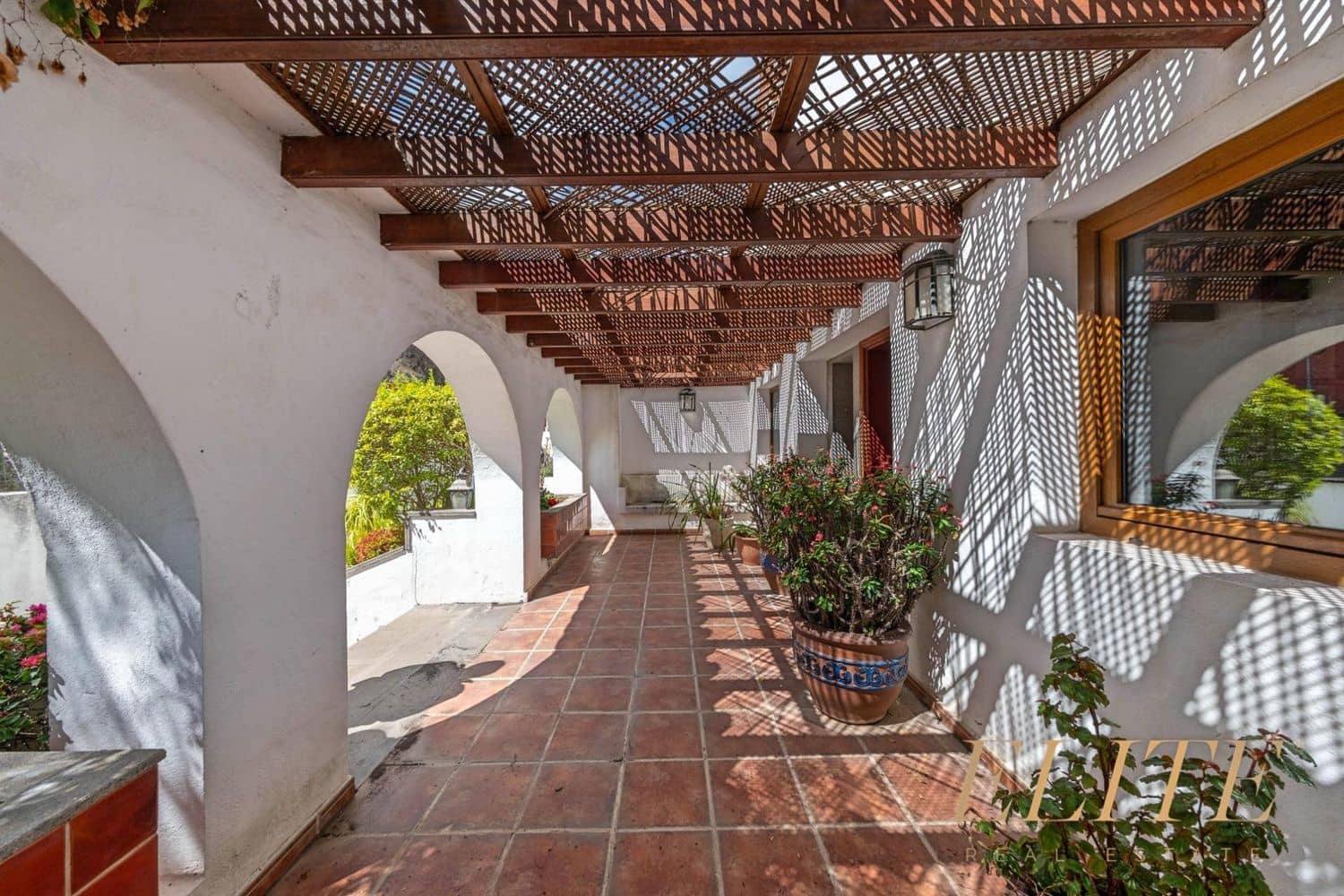 5 bedroom Villa for sale in Santa Brigida with pool garage - € 700,000 (Ref: 9586840)