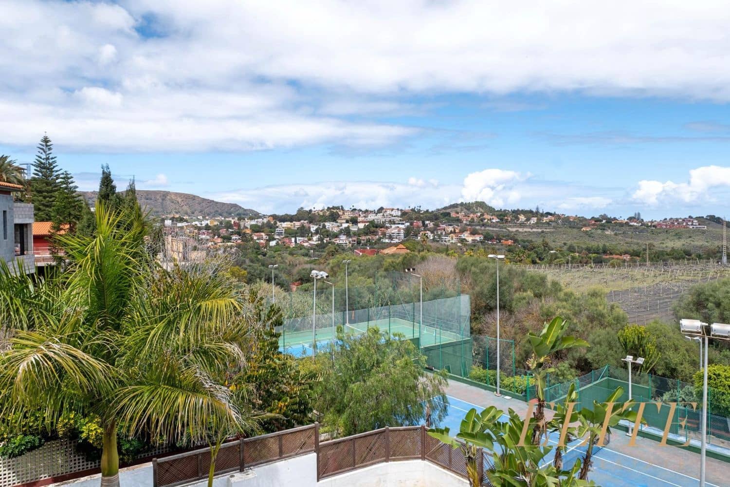 5 bedroom Villa for sale in Santa Brigida with pool garage - € 700,000 (Ref: 9586840)