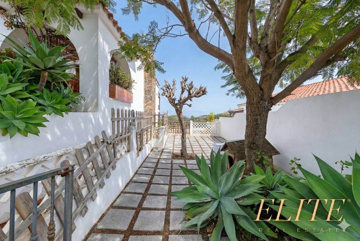 5 bedroom Villa for sale in Santa Brigida with pool garage - € 700,000 (Ref: 9586840)