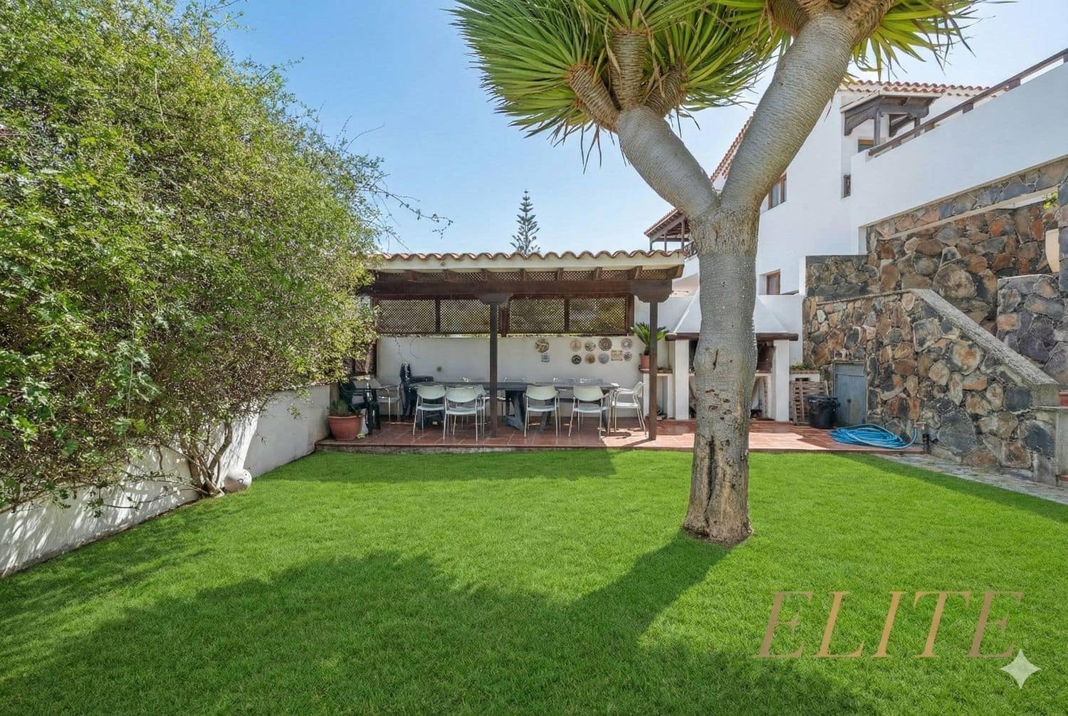 5 bedroom Villa for sale in Santa Brigida with pool garage - € 700,000 (Ref: 9586840)