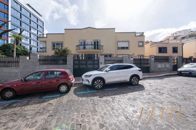 7 bedroom Villa for rent in Ciudad Jardín, Las Palmas de Gran Canaria with garage - € 5,500 (Ref: 9586842)