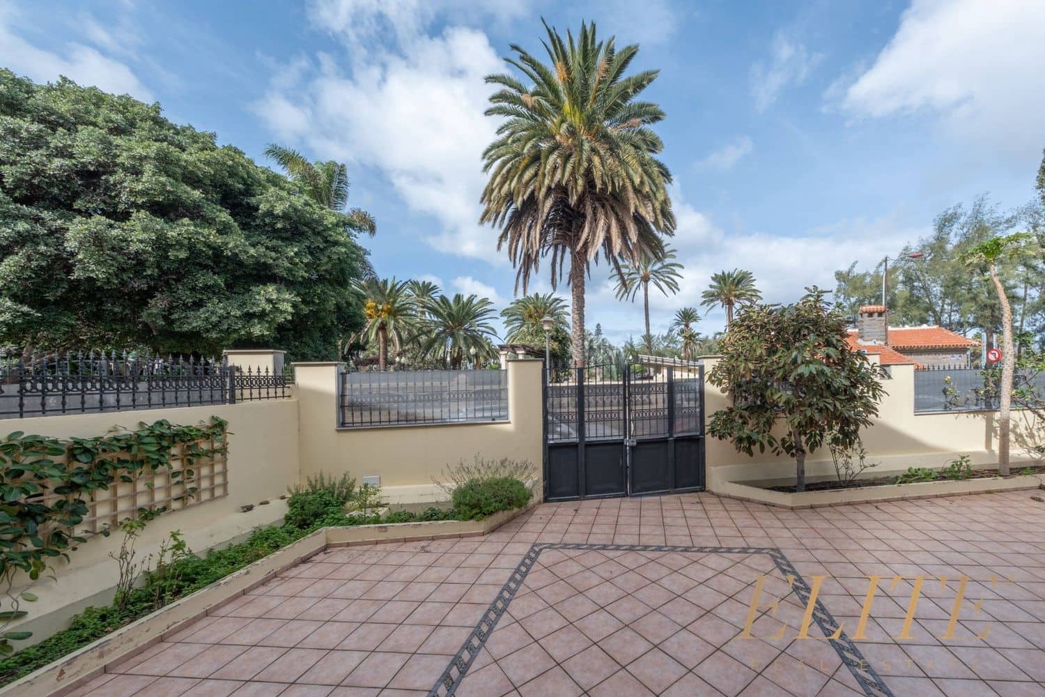 7 bedroom Villa for rent in Las Palmas de Gran Canaria with garage - € 5,500 (Ref: 9586842)