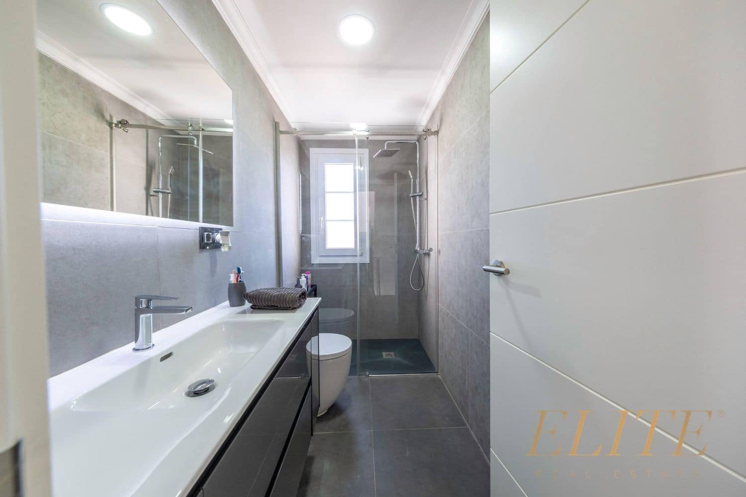 4 sypialnia Dom na sprzedaż w Sonneland z basenem garażem - 975 000 € (Ref: 9586845)