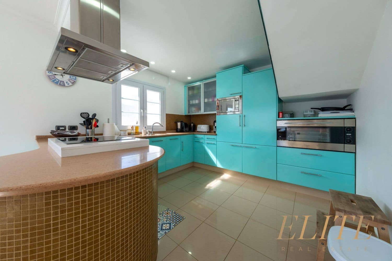 4 sypialnia Dom na sprzedaż w Sonneland z basenem garażem - 975 000 € (Ref: 9586845)