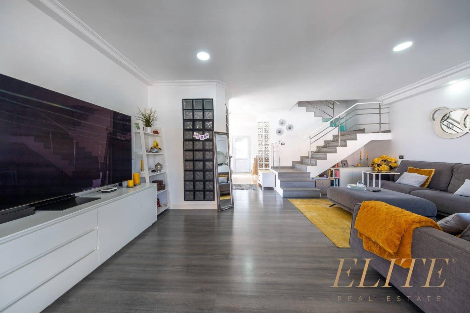 4 sypialnia Dom na sprzedaż w Sonneland z basenem garażem - 975 000 € (Ref: 9586845)