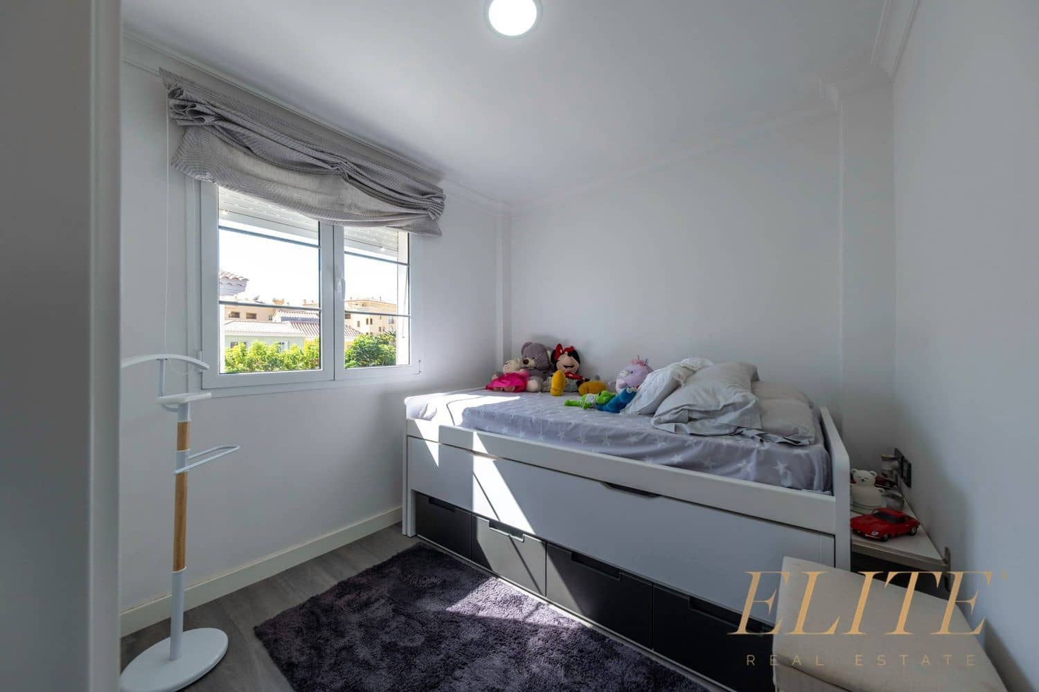 4 sypialnia Dom na sprzedaż w Sonneland z basenem garażem - 975 000 € (Ref: 9586845)