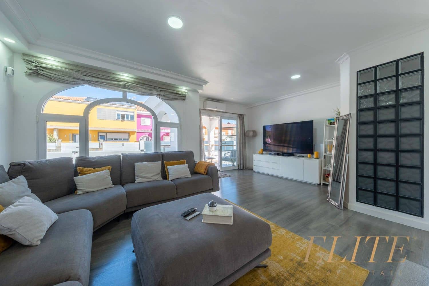 4 sypialnia Dom na sprzedaż w Sonneland z basenem garażem - 975 000 € (Ref: 9586845)