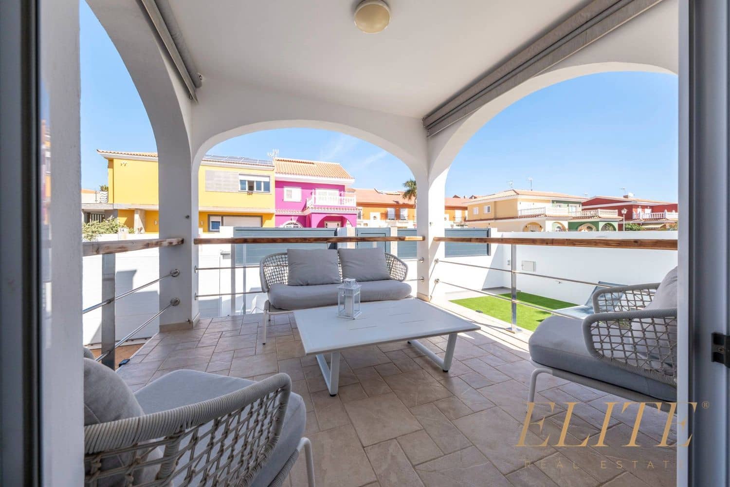 4 sypialnia Dom na sprzedaż w Sonneland z basenem garażem - 975 000 € (Ref: 9586845)