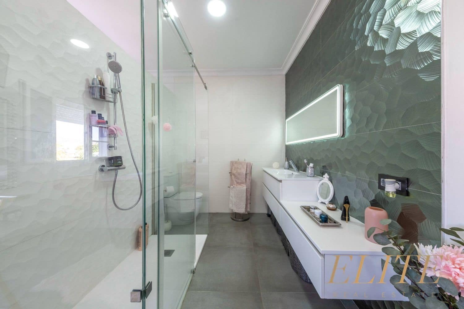 4 sypialnia Dom na sprzedaż w Sonneland z basenem garażem - 975 000 € (Ref: 9586845)