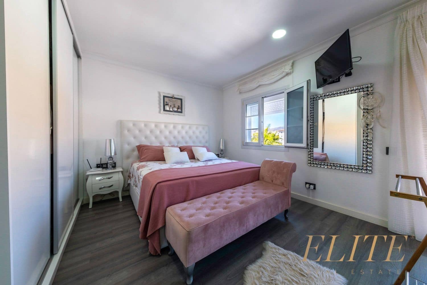 4 sypialnia Dom na sprzedaż w Sonneland z basenem garażem - 975 000 € (Ref: 9586845)