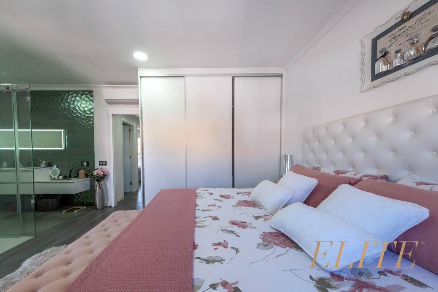 4 sypialnia Dom na sprzedaż w Sonneland z basenem garażem - 975 000 € (Ref: 9586845)