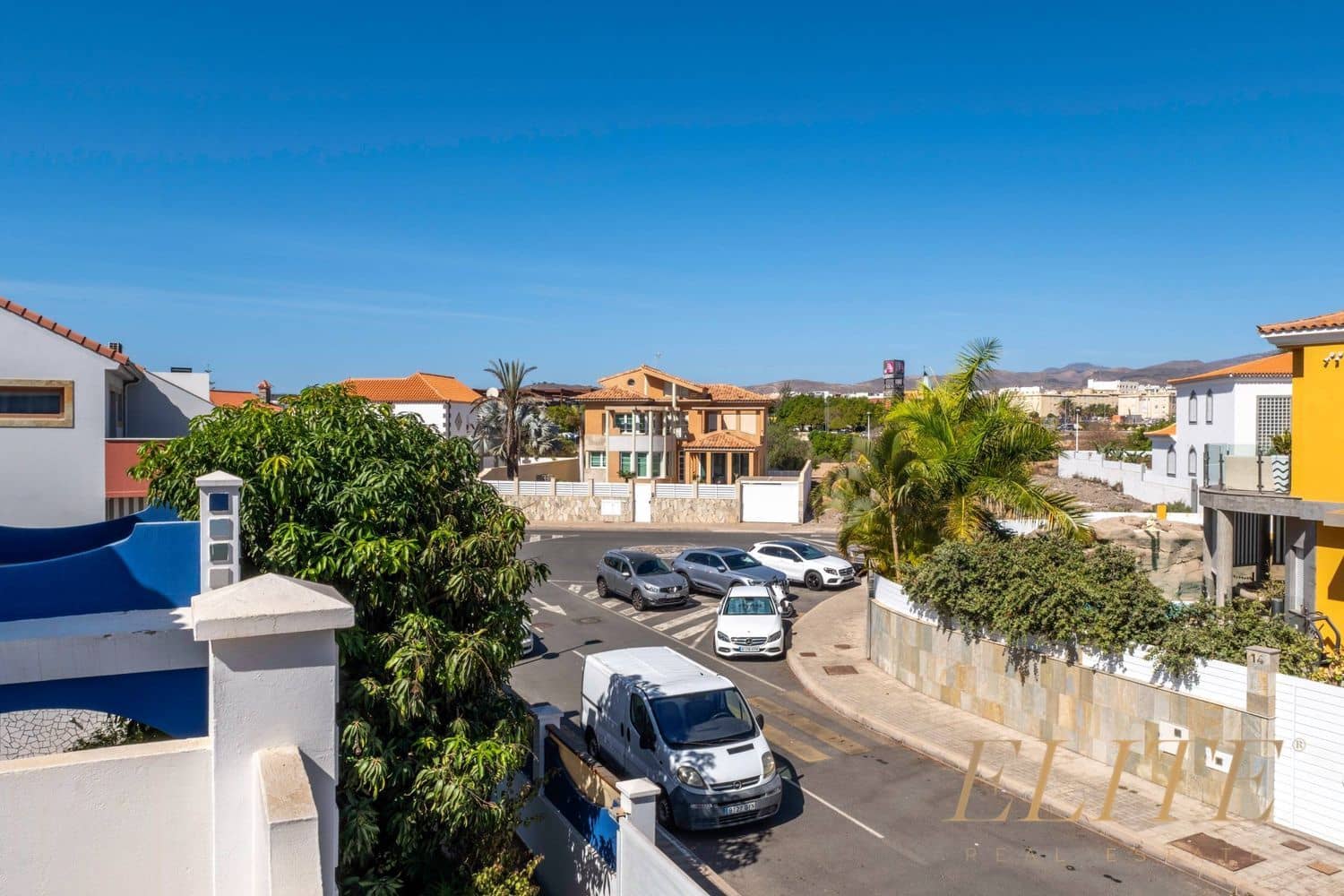 4 sypialnia Dom na sprzedaż w Sonneland z basenem garażem - 975 000 € (Ref: 9586845)