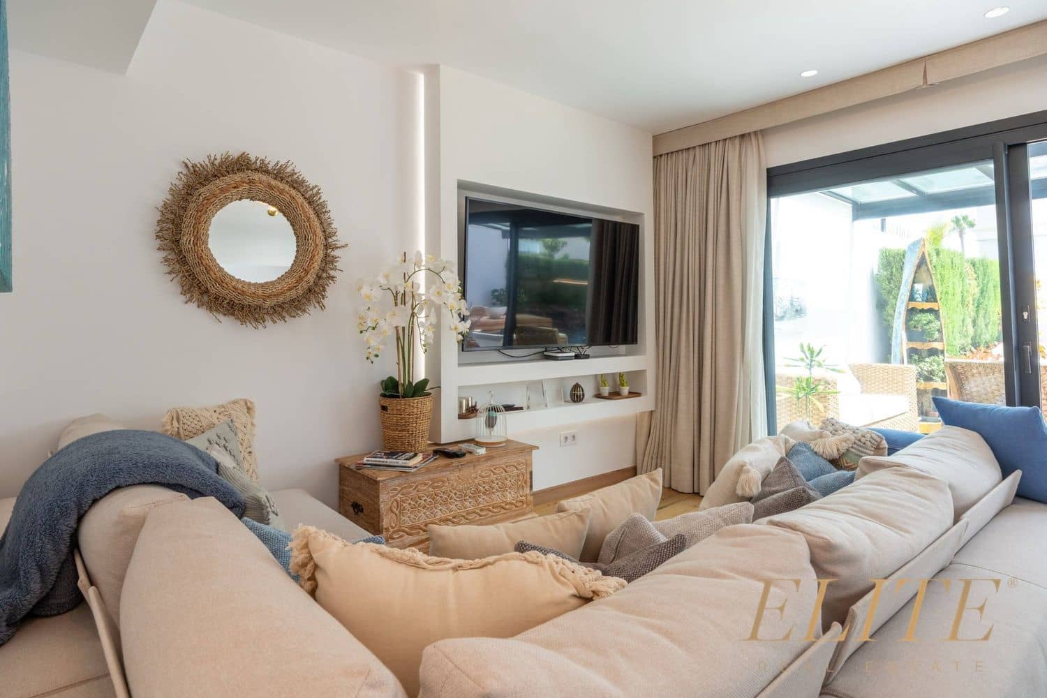 3 bedroom Villa for sale in San Bartolome de Tirajana with pool garage - € 1,340,000 (Ref: 9586846)