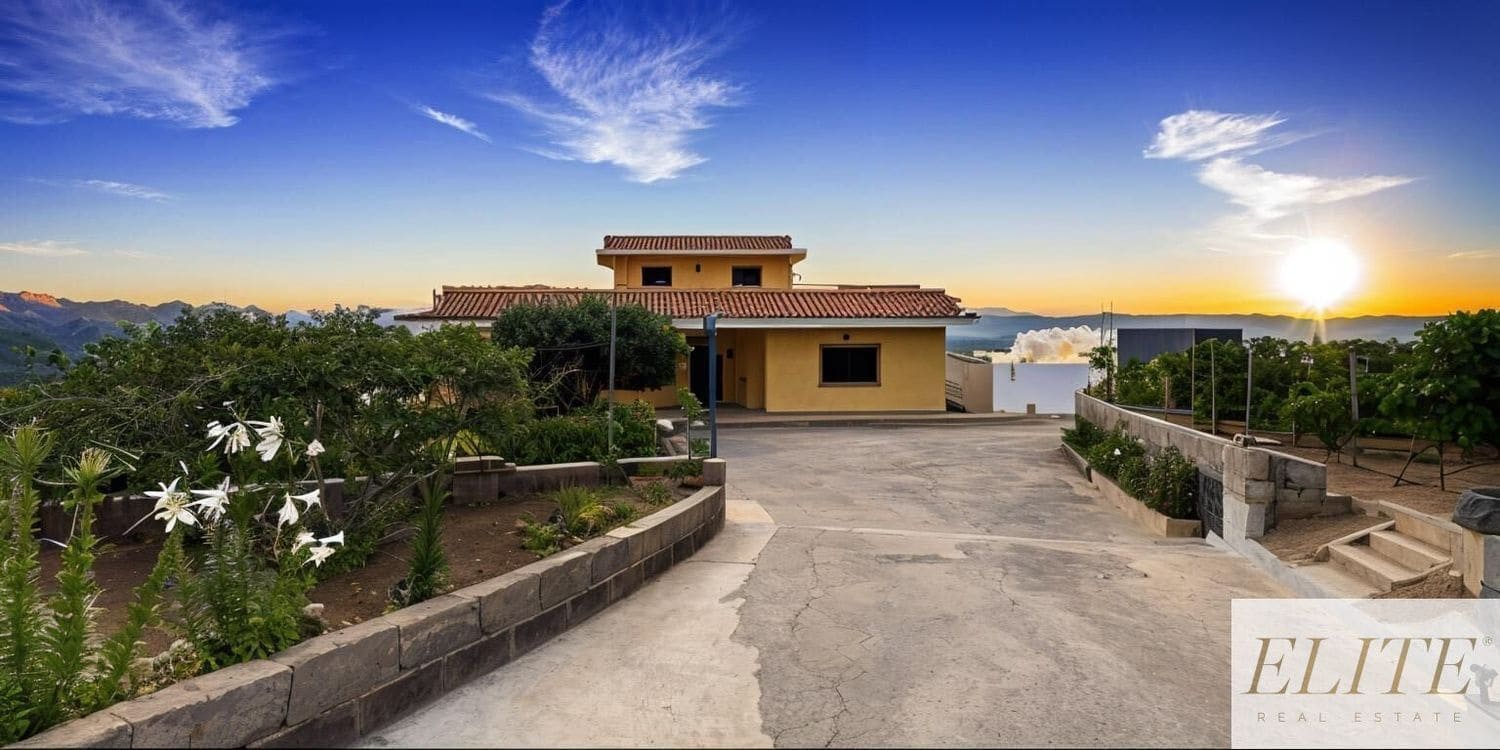 8 bedroom Finca/Country House for sale in Moya with garage - € 599,000 (Ref: 9586854)