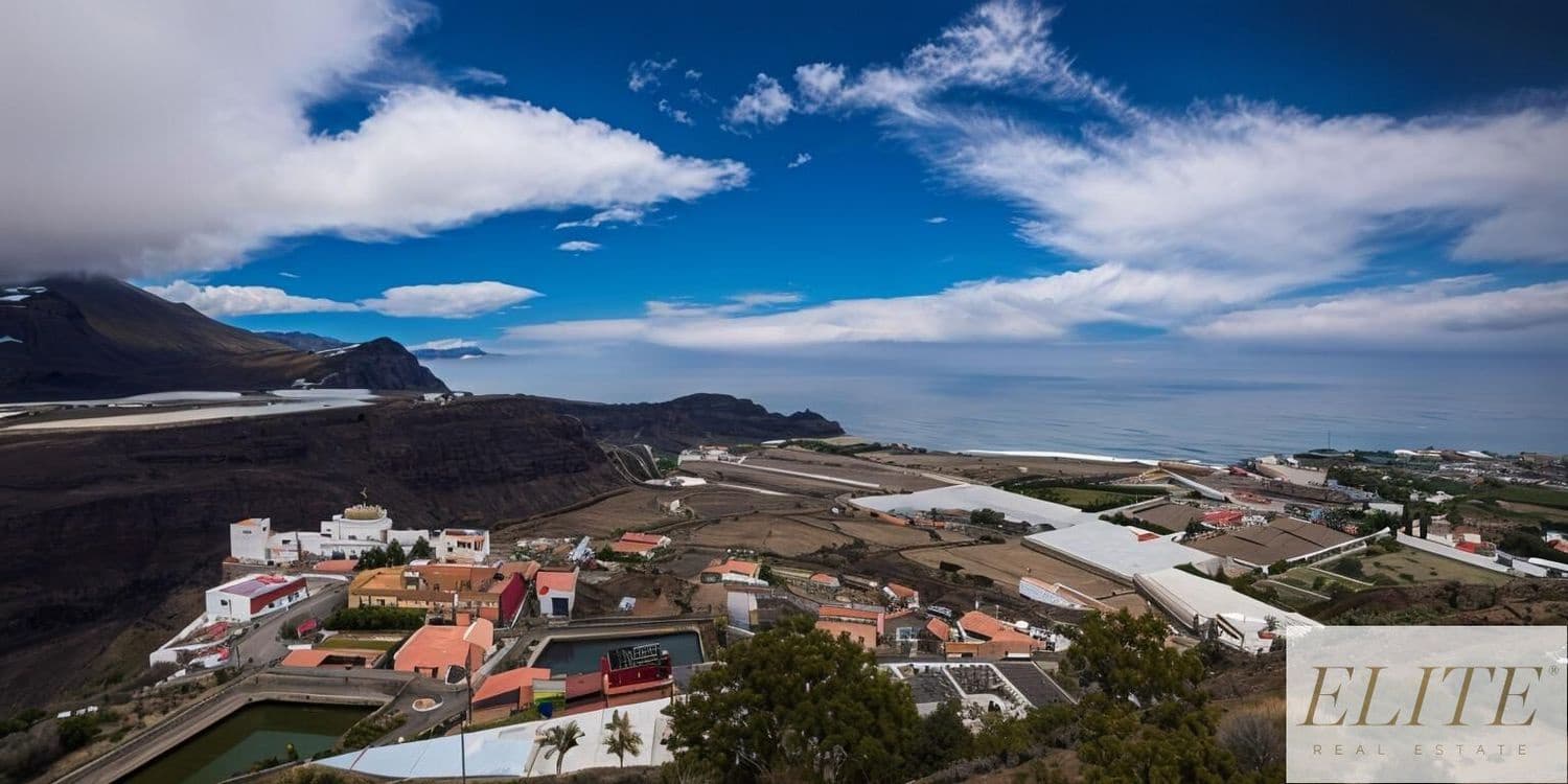 8 bedroom Finca/Country House for sale in Moya with garage - € 599,000 (Ref: 9586854)