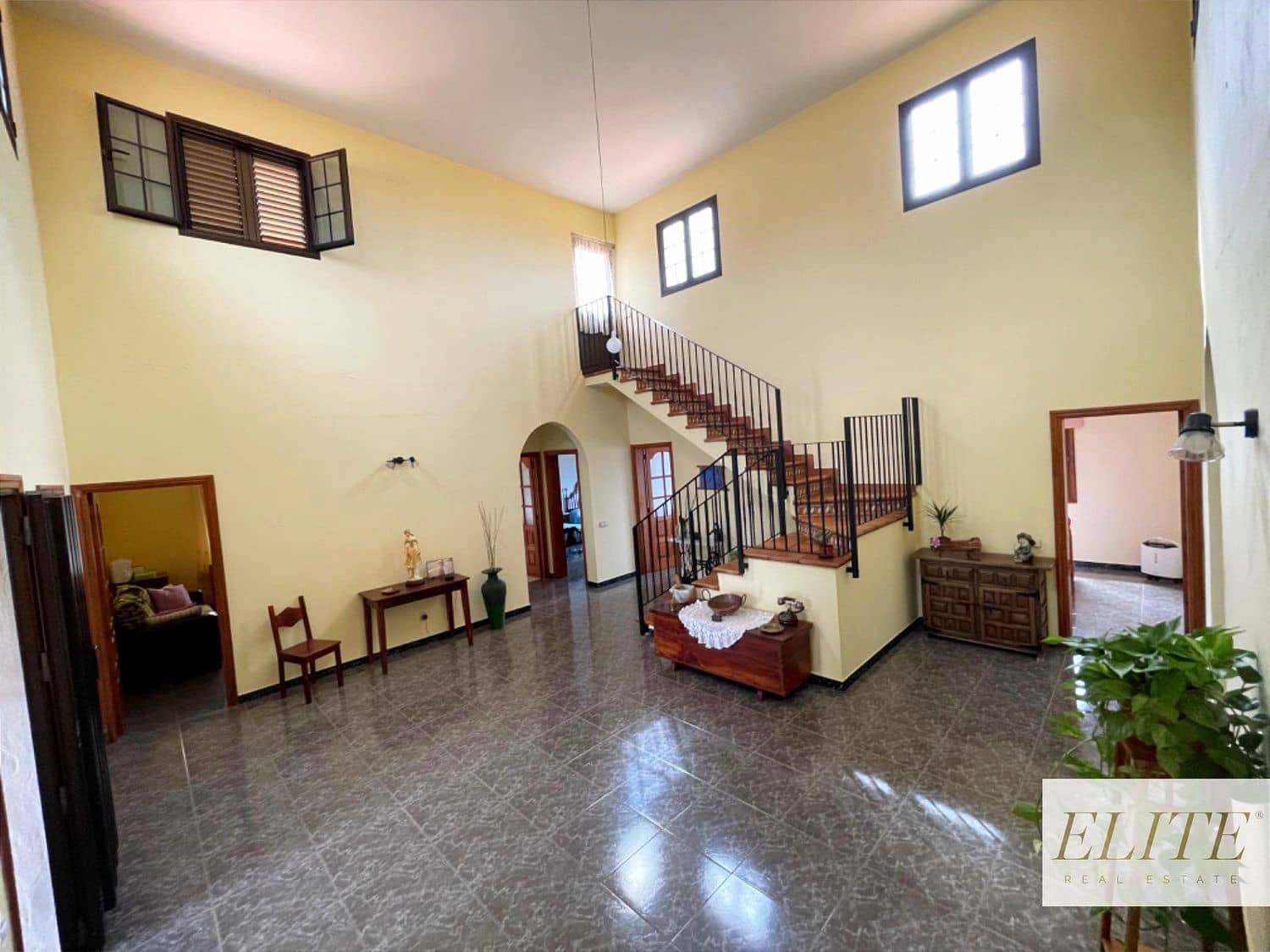 8 bedroom Finca/Country House for sale in Moya with garage - € 599,000 (Ref: 9586854)