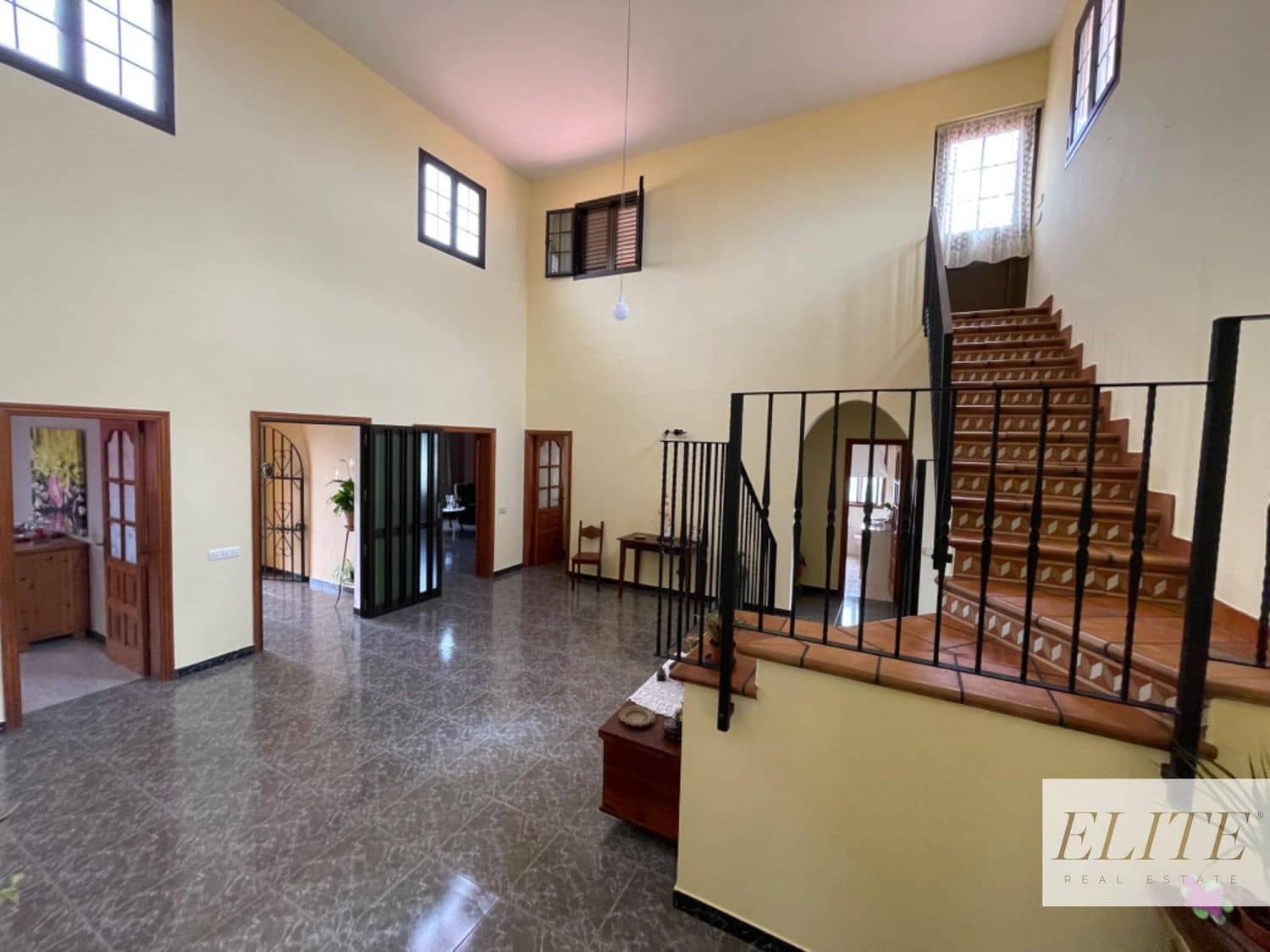 8 bedroom Finca/Country House for sale in Moya with garage - € 599,000 (Ref: 9586854)