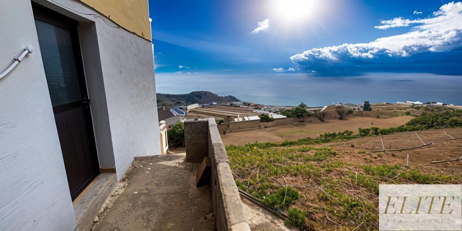 8 bedroom Finca/Country House for sale in Moya with garage - € 599,000 (Ref: 9586854)