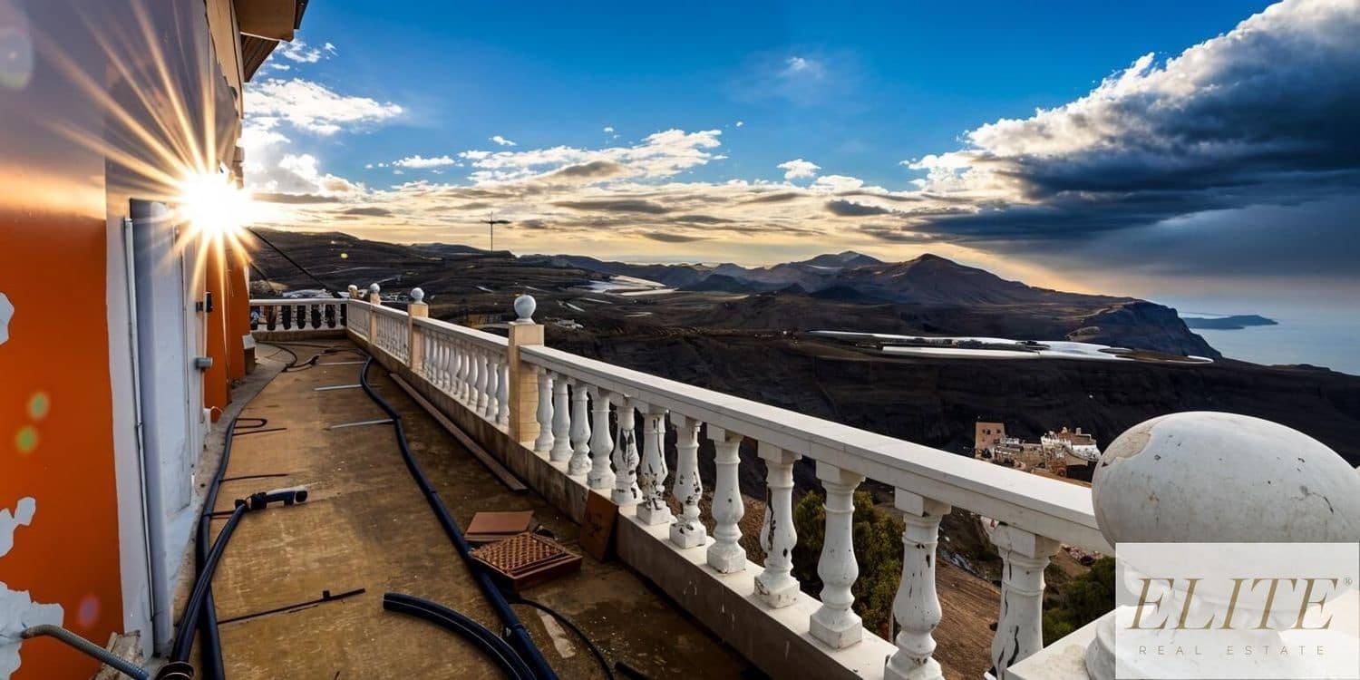 8 bedroom Finca/Country House for sale in Moya with garage - € 599,000 (Ref: 9586854)