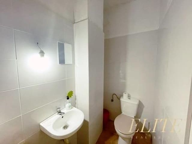 Kaupallinen myytävänä paikassa Isleta, Las Palmas de Gran Canaria - 120 000 € (Ref: 9586857)