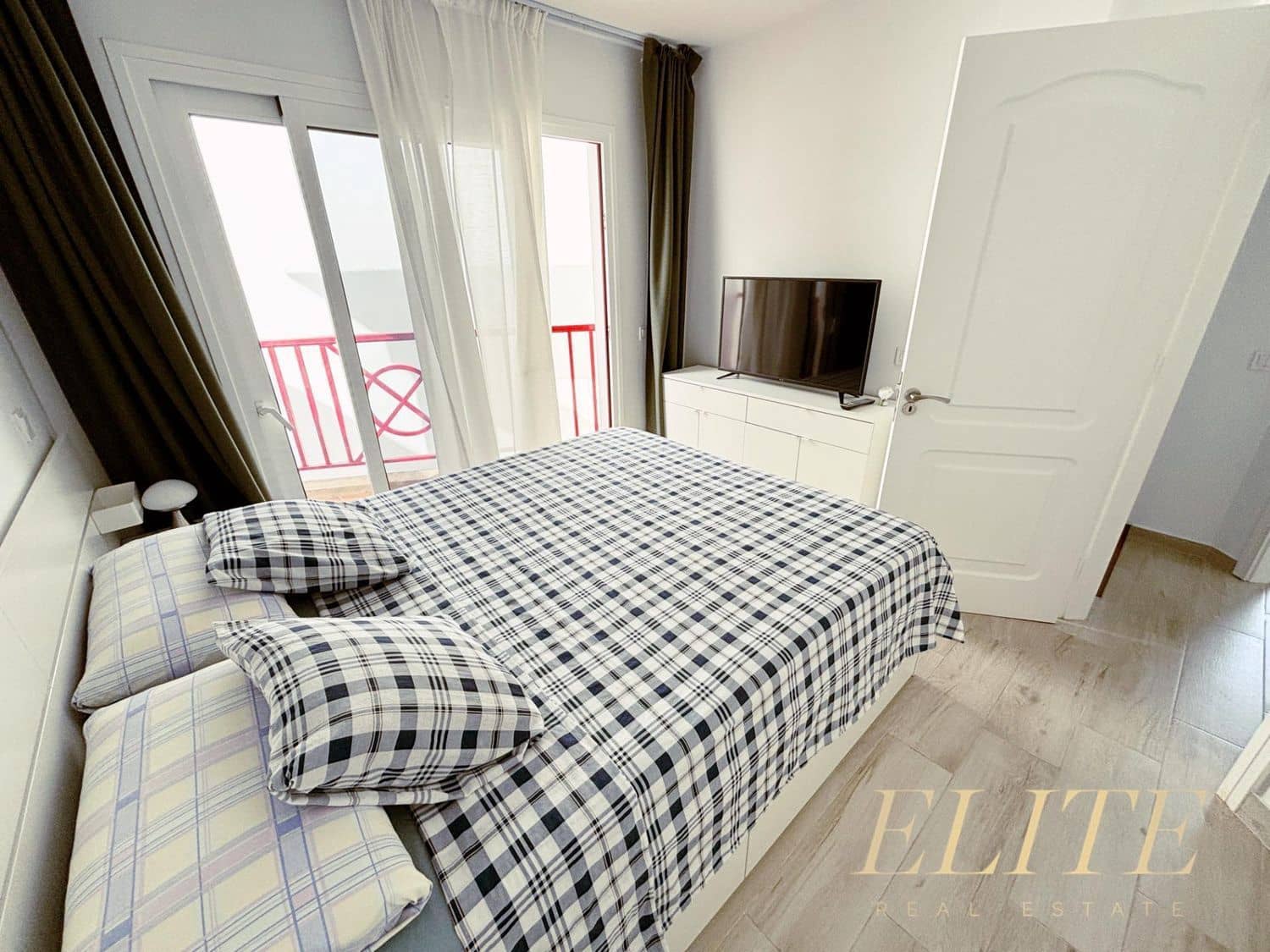 2 bedroom Apartment for sale in Mogan with pool garage - € 360,000 (Ref: 9586858)