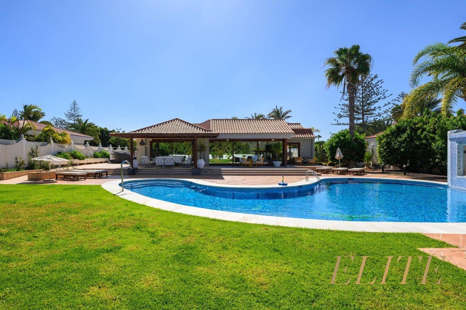 8 bedroom Villa for sale in San Bartolome de Tirajana with pool garage - € 4,200,000 (Ref: 9586860)