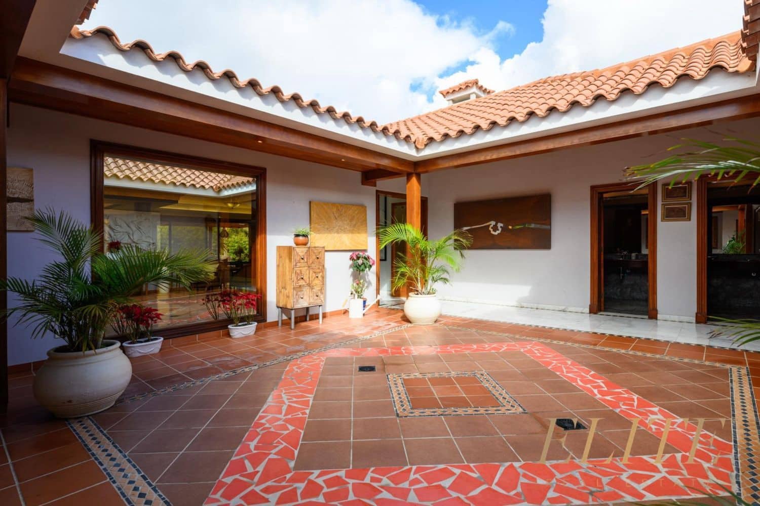 8 bedroom Villa for sale in San Bartolome de Tirajana with pool garage - € 4,200,000 (Ref: 9586860)