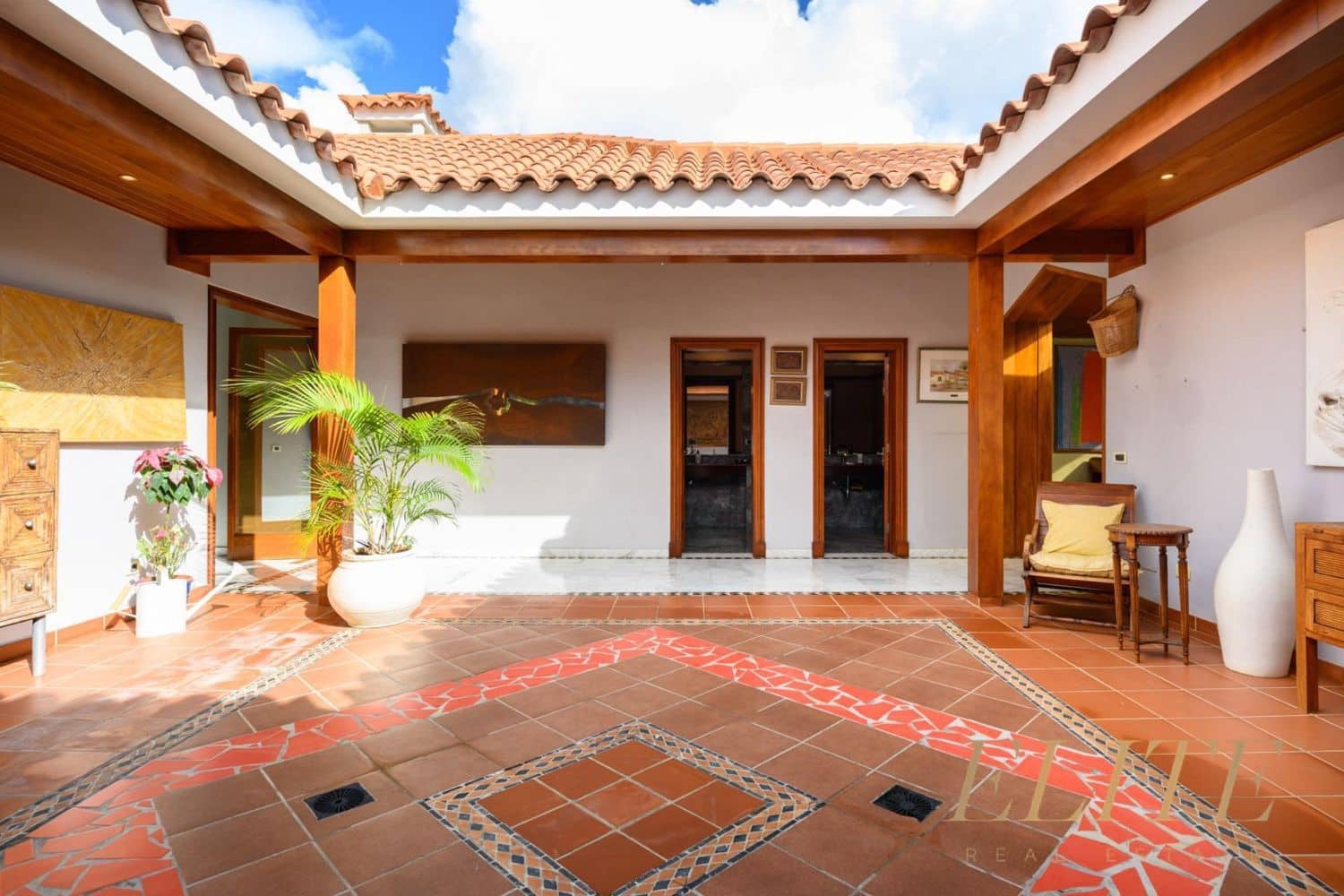 8 bedroom Villa for sale in San Bartolome de Tirajana with pool garage - € 4,200,000 (Ref: 9586860)