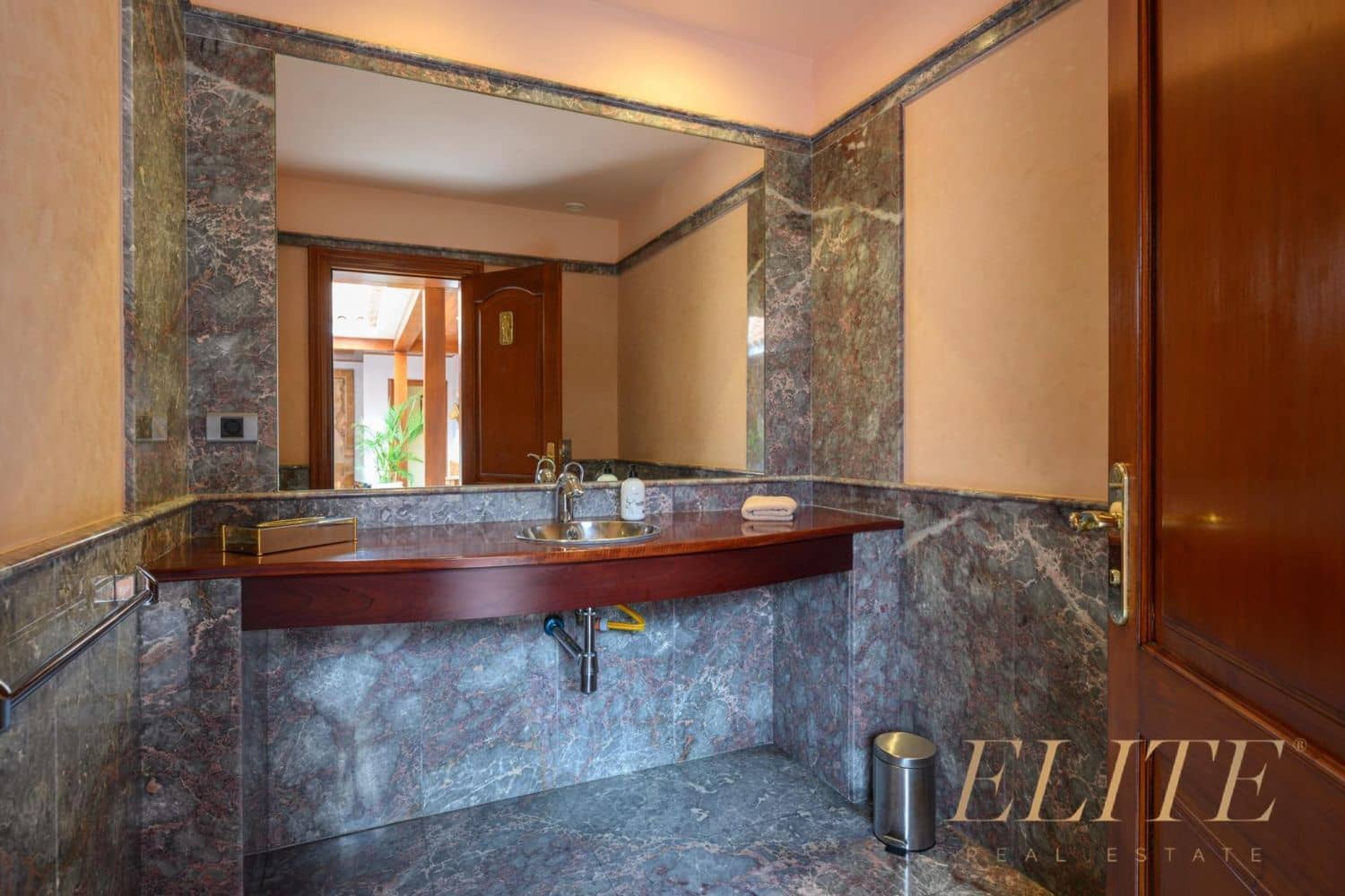 8 bedroom Villa for sale in San Bartolome de Tirajana with pool garage - € 4,200,000 (Ref: 9586860)