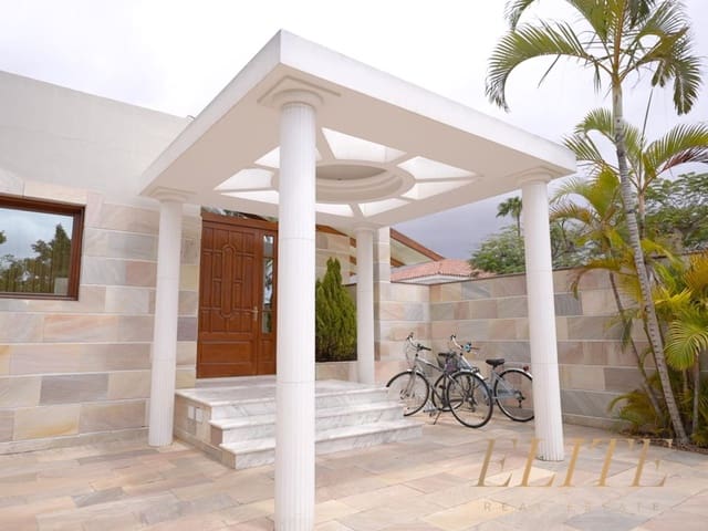 8 soverom Villa til salgs i Campo Internacional, San Bartolomé de Tirajana med svømmebasseng garasje - € 4 200 000 (Ref: 9586860)