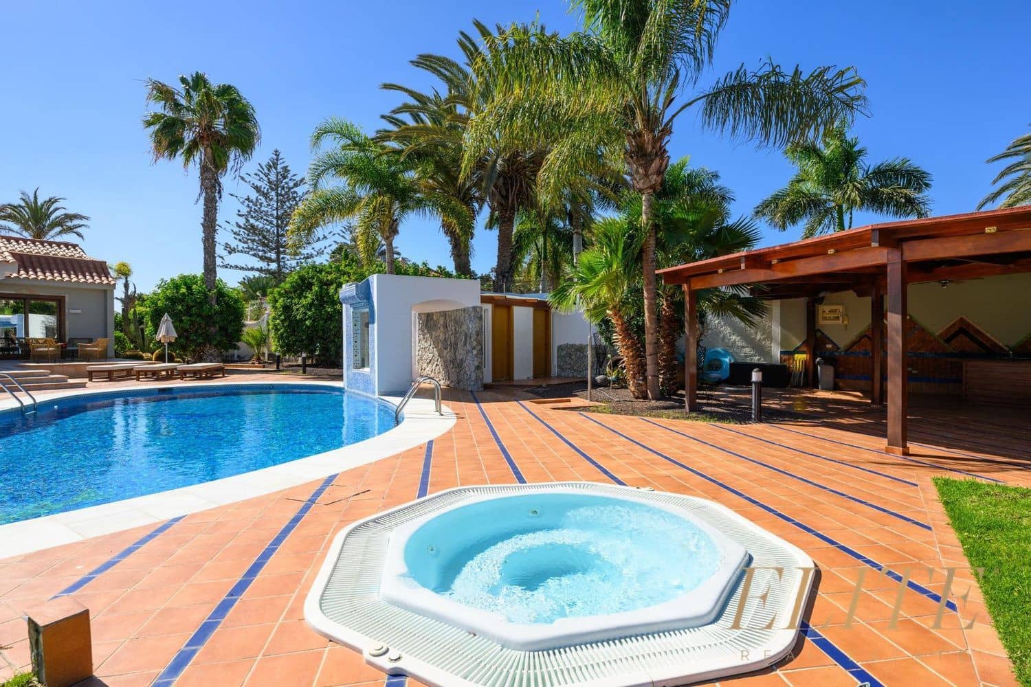 8 bedroom Villa for sale in San Bartolome de Tirajana with pool garage - € 4,200,000 (Ref: 9586860)