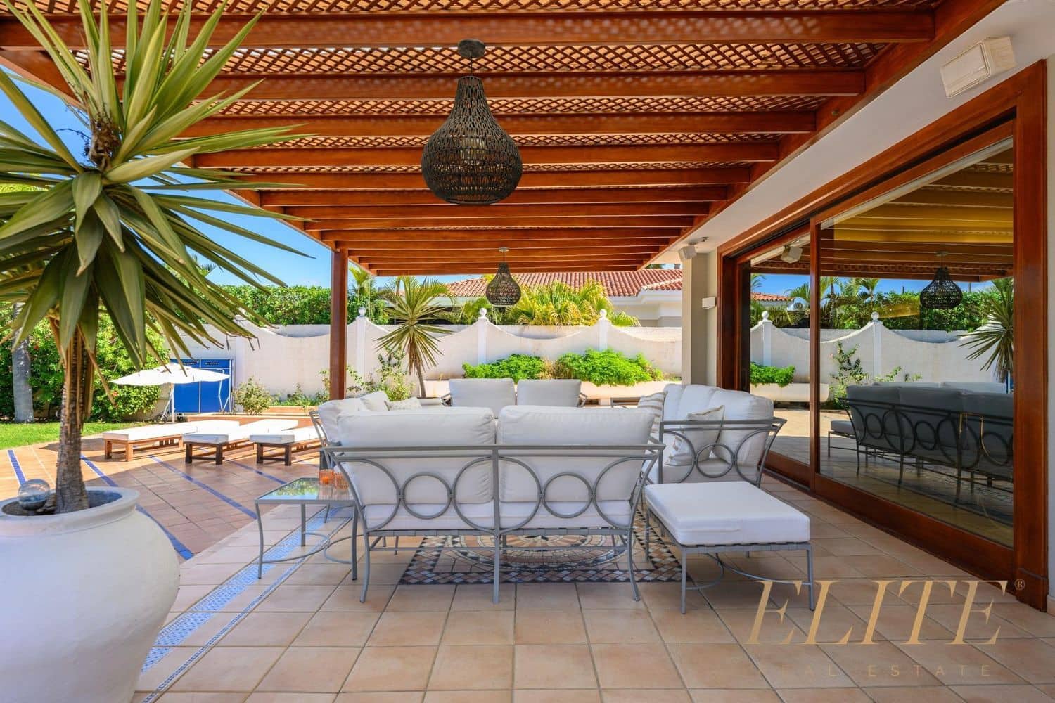 8 bedroom Villa for sale in San Bartolome de Tirajana with pool garage - € 4,200,000 (Ref: 9586860)