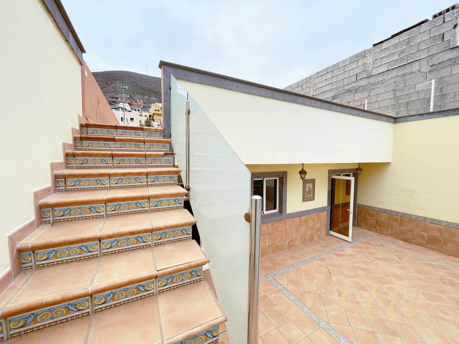 Commercial for sale in Galdar - € 539,000 (Ref: 9586861)