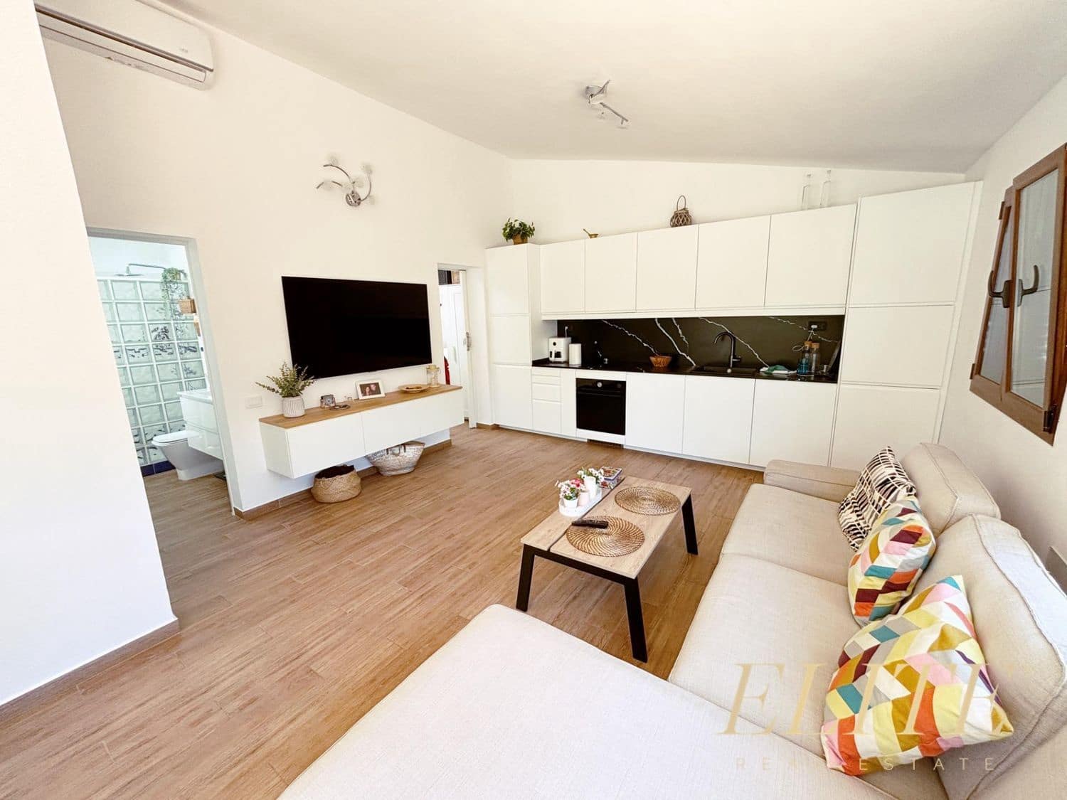 2 bedroom Villa for sale in San Bartolome de Tirajana with pool garage - € 400,000 (Ref: 9586862)