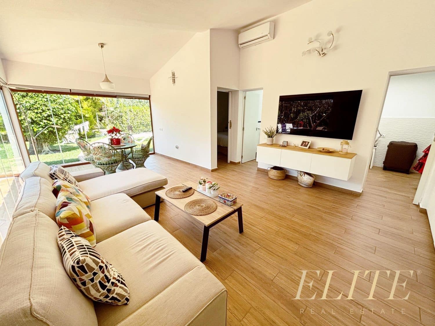 2 bedroom Villa for sale in San Bartolome de Tirajana with pool garage - € 400,000 (Ref: 9586862)