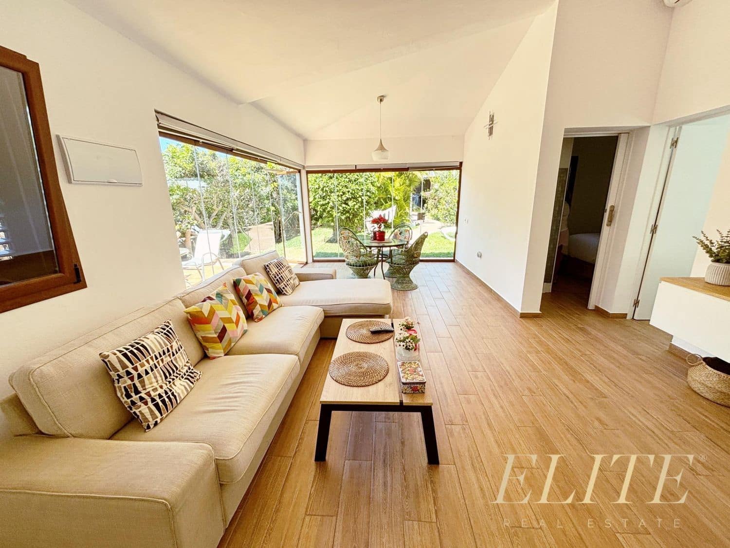 2 bedroom Villa for sale in San Bartolome de Tirajana with pool garage - € 400,000 (Ref: 9586862)