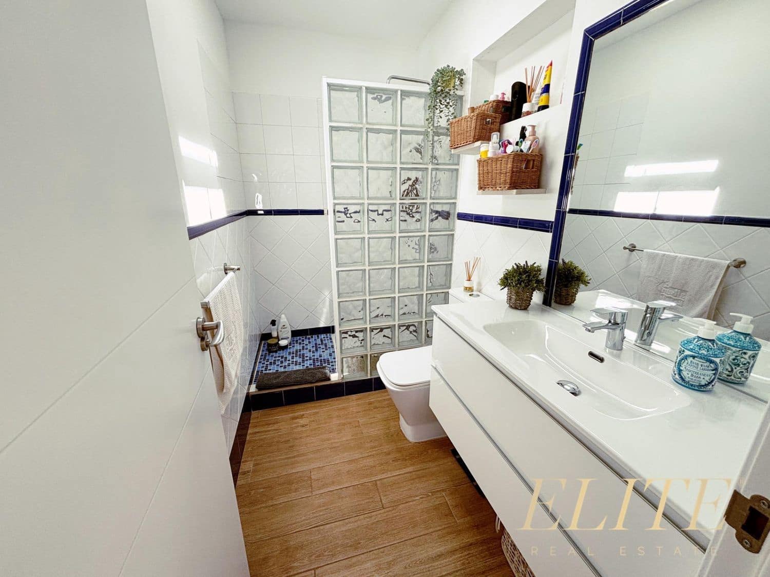 2 bedroom Villa for sale in San Bartolome de Tirajana with pool garage - € 400,000 (Ref: 9586862)